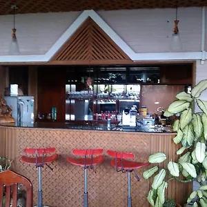2* Inn Kaung Lay